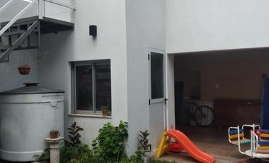 Casa en venta - 3 dormitorios 2 baños - jardin y patio - 182mts2 - Monte Grande