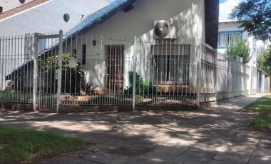 Casa en venta - 3 dormitorios 2 baños - jardin y patio - 182mts2 - Monte Grande