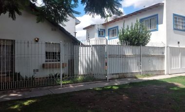 Casa en venta - 3 dormitorios 2 baños - jardin y patio - 182mts2 - Monte Grande