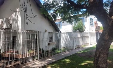 Casa en venta - 3 dormitorios 2 baños - jardin y patio - 182mts2 - Monte Grande