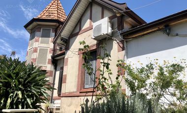 Excepcional Chalet de Estilo sobre lote doble - Venta Directa!!