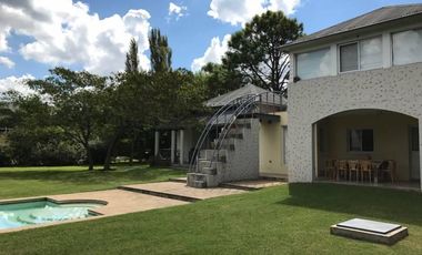 Venta en Country San Diego - Propiedad en esquina en zona central