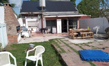 Casa en venta - 5 Dormitorios 3 Baños - Cocheras - 500Mts2 - Longchamps