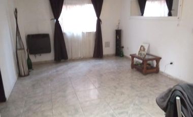 Casa en venta - 5 Dormitorios 3 Baños - Cocheras - 500Mts2 - Longchamps