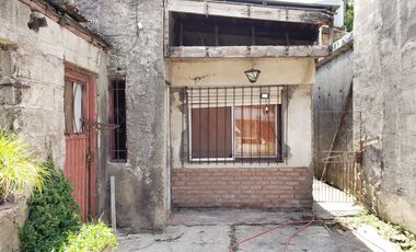 Casa en venta - 2 Dormitorios 1 Baño - Cochera - 214Mts2 - Berisso