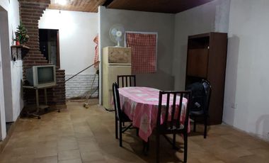 Casa en venta - 2 Dormitorios 1 Baño - Cochera - 214Mts2 - Berisso