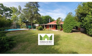 Casa quinta en Barrio Montemar - Calle Los tordos al 300