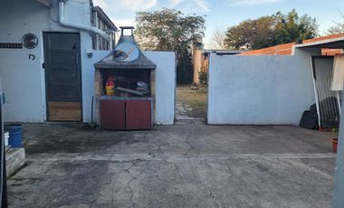 Casa de 2 Dormitorios - Lote de 10 x 40 - Los Hornos