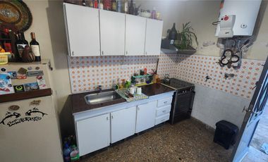 Casa de 2 Dormitorios - Lote de 10 x 40 - Los Hornos