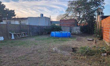 Casa de 2 Dormitorios - Lote de 10 x 40 - Los Hornos