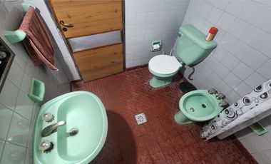 Casa de 2 Dormitorios - Lote de 10 x 40 - Los Hornos