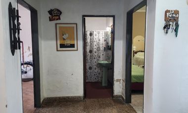 Casa de 2 Dormitorios - Lote de 10 x 40 - Los Hornos