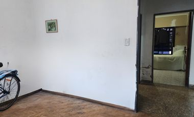Casa de 2 Dormitorios - Lote de 10 x 40 - Los Hornos