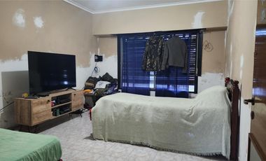 Casa de 2 Dormitorios - Lote de 10 x 40 - Los Hornos