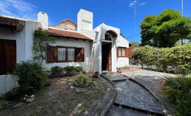 Casa en venta - 3 Dormitorios 3 Baños - Cochera - 225Mts2 - San Clemente del Tuyú