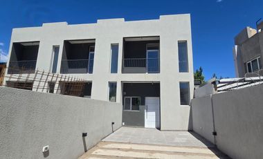 Venta de Duplex en Rincon del Valle, Centenario
