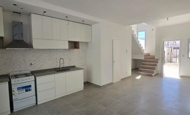 Venta de Duplex en Rincon del Valle, Centenario