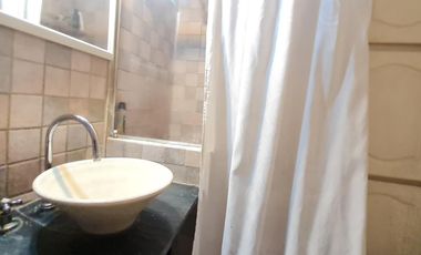 Casa 5 ambientes, patio, terraza, cochera, proxima a estación Florida-Mitre- En Venta.