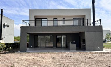 Casa-Estrenar-venta-4 amb-dependencia -Araucarias-Losa radiante-Puertos del Lago-Maschwitz-Escobar