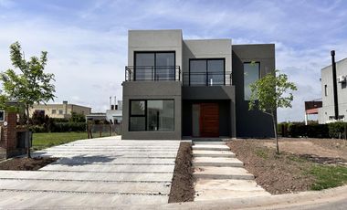 Casa-Estrenar-venta-4 amb-dependencia -Araucarias-Losa radiante-Puertos del Lago-Maschwitz-Escobar