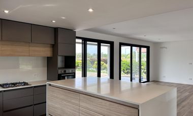 Casa-Estrenar-venta-4 amb-dependencia -Araucarias-Losa radiante-Puertos del Lago-Maschwitz-Escobar