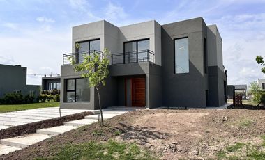 Casa-Estrenar-venta-4 amb-dependencia -Araucarias-Losa radiante-Puertos del Lago-Maschwitz-Escobar