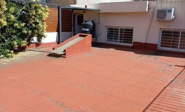 Vendo Local en planta baja y casa en planta alta zona tribunales