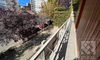 Casa venta centro, 4 dormitorios, 3 baños, quincho, pileta, cochera y patio