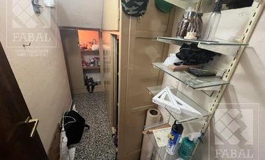 Casa venta centro, 4 dormitorios, 3 baños, quincho, pileta, cochera y patio