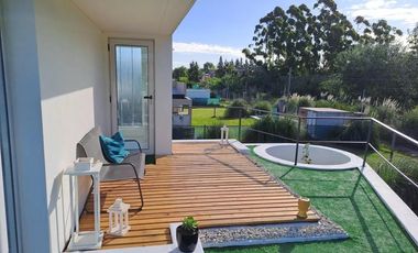 Casa en venta - 3 Dormitorios 3 Baños - 600Mts2 - Berisso