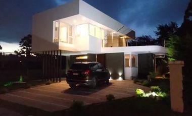 Casa en venta - 3 Dormitorios 3 Baños - 600Mts2 - Berisso