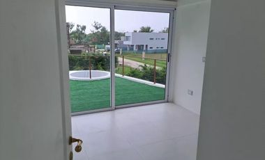 Casa en venta - 3 Dormitorios 3 Baños - 600Mts2 - Berisso