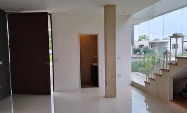 Casa en venta - 3 Dormitorios 3 Baños - 600Mts2 - Berisso