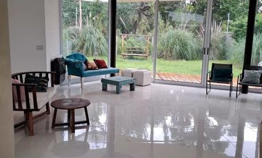 Casa en venta - 3 Dormitorios 3 Baños - 600Mts2 - Berisso