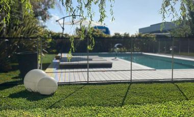 CASA EN VENTA 4amb - C/ PILETA  -  EN BARRIO LA ALAMEDA -
