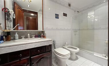 Venta de Departamento 4 ambientes con cochera y baulera en Quilmes
