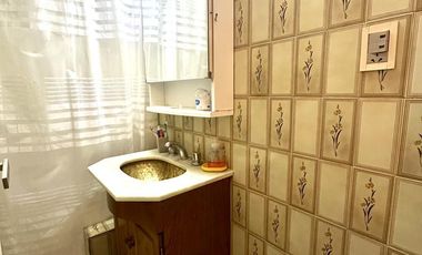 Venta casa de 3 ambientes con cochera en Bernal
