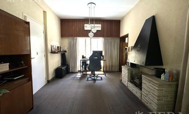 Venta casa de 3 ambientes con cochera en Bernal