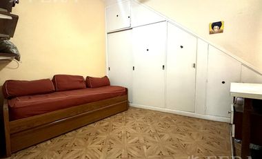 Venta casa de 3 ambientes con cochera en Bernal