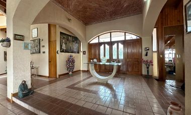 Encantadora Propiedad con Potencial en Valle Verde
