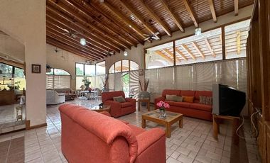 Encantadora Propiedad con Potencial en Valle Verde
