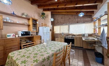 Encantadora Propiedad con Potencial en Valle Verde