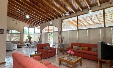 Encantadora Propiedad con Potencial en Valle Verde