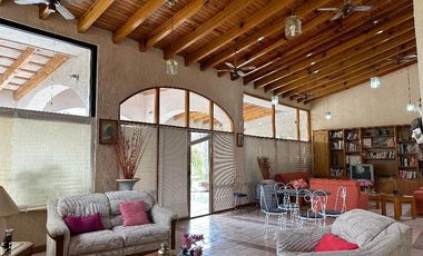 Encantadora Propiedad con Potencial en Valle Verde