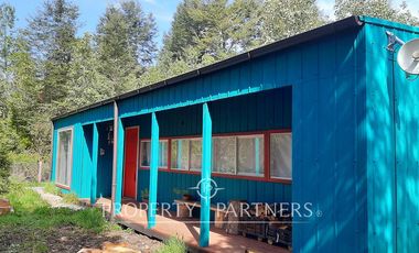 Casa en medio de bosque nativo con estero en Panguilelfún