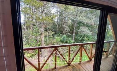 Casa en medio de bosque nativo con estero en Panguilelfún