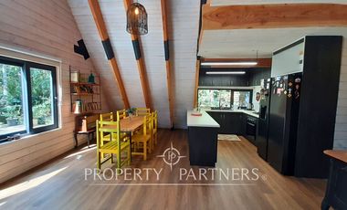 Casa en medio de bosque nativo con estero en Panguilelfún