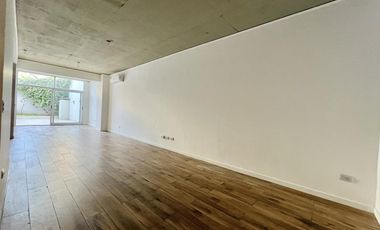 Monoambiente con patio en PLANTA BAJA En VENTA!