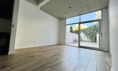 Monoambiente con patio en PLANTA BAJA En VENTA!