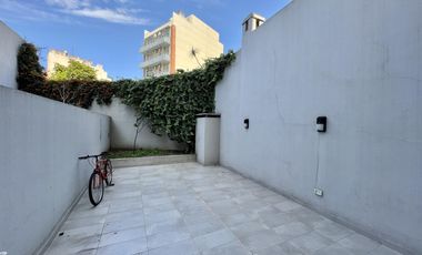 Monoambiente con patio en PLANTA BAJA En VENTA!